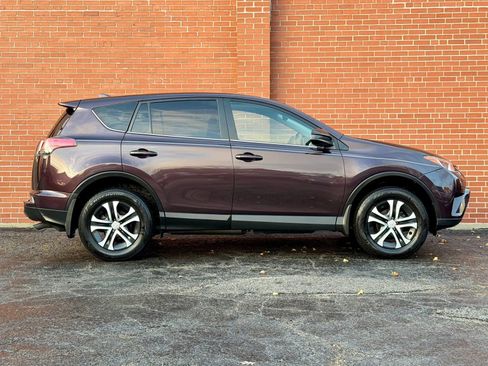 Used 2018 Toyota RAV4 LE image 4