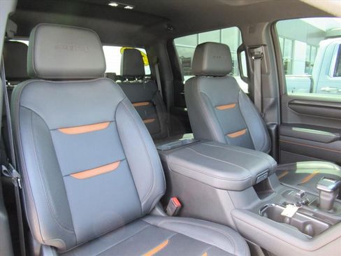 Used 2024 GMC Sierra 1500 AT4 w/ AT4 Premium Package image 9