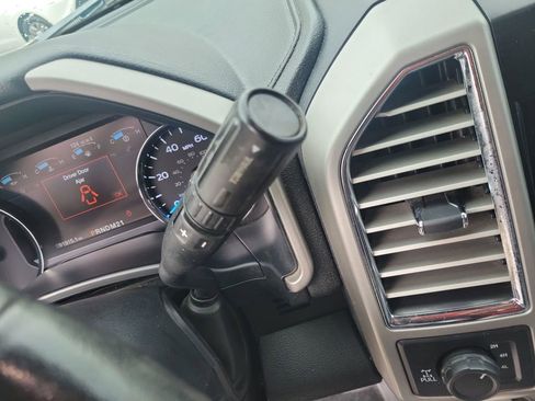 Used 2017 Ford F250 Lariat w/ Chrome Package image 27