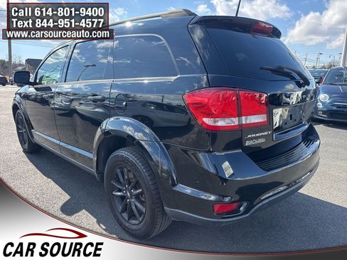 Used 2019 Dodge Journey SE w/ Blacktop Package image 4