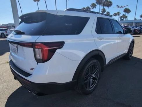 Used 2025 Ford Explorer ST AWD/4WD image 8