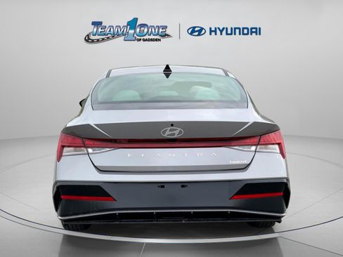 New 2025 Hyundai Elantra Limited image 7