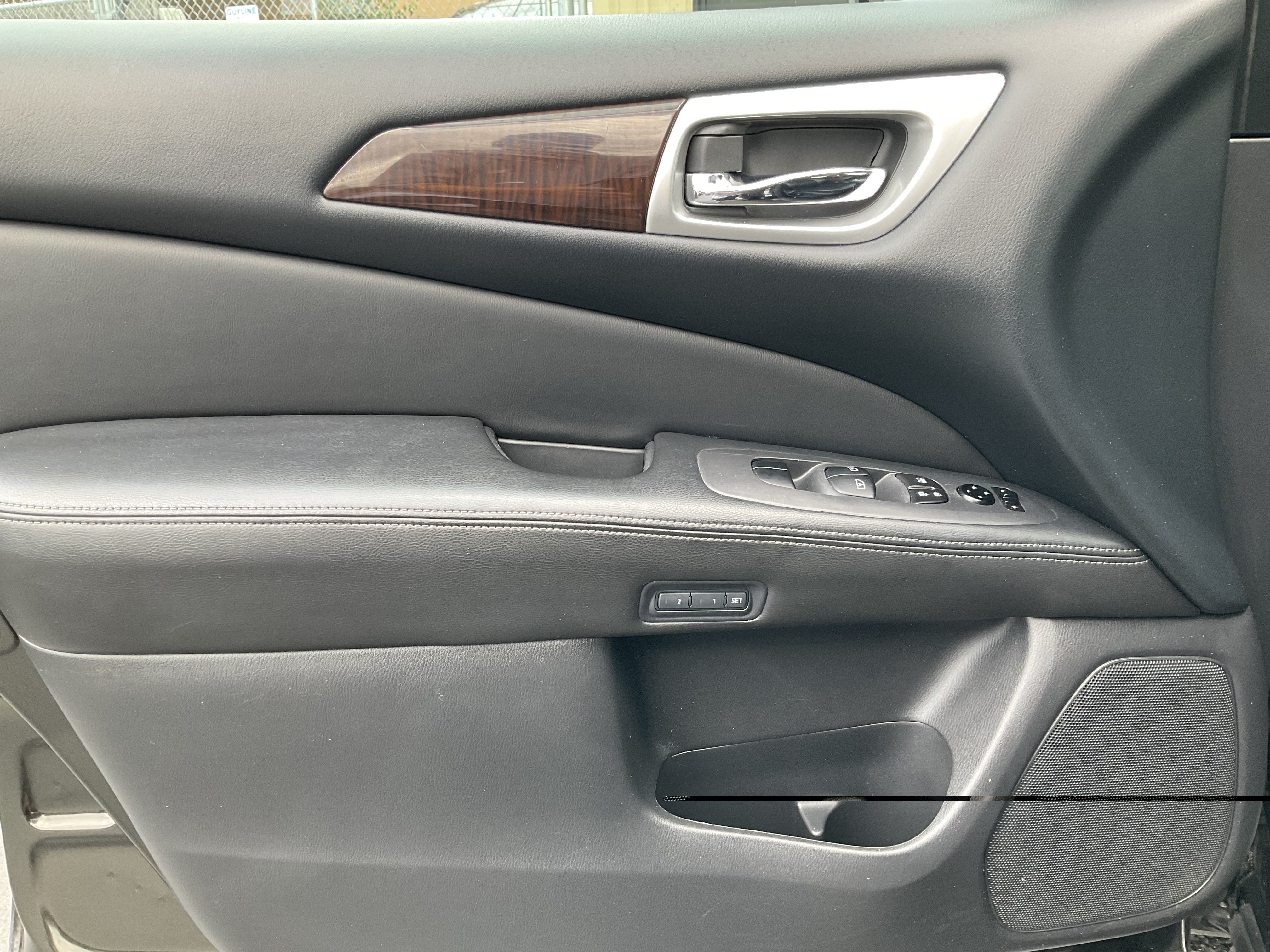 Used 2015 Nissan Pathfinder Platinum FWD image 29