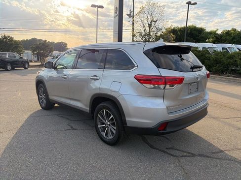 Used 2019 Toyota Highlander XLE image 2