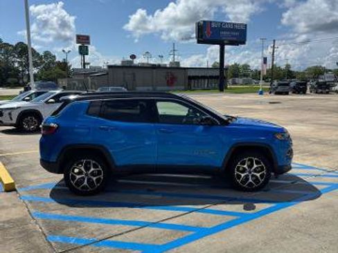 Used 2025 Jeep Compass Limited AWD/4WD image 5