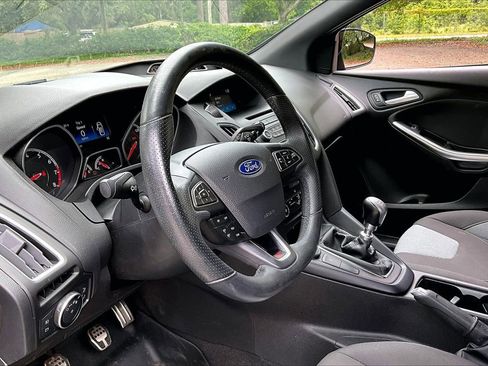 Used 2017 Ford Focus ST FWD image 14