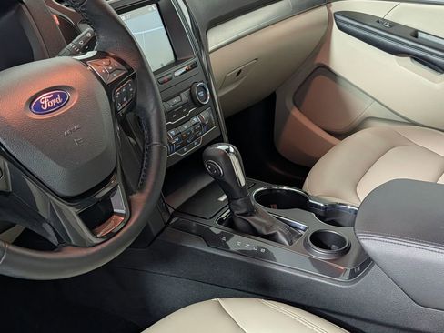Certified 2019 Ford Explorer XLT w/ Equipment Group 202A FWD image 24