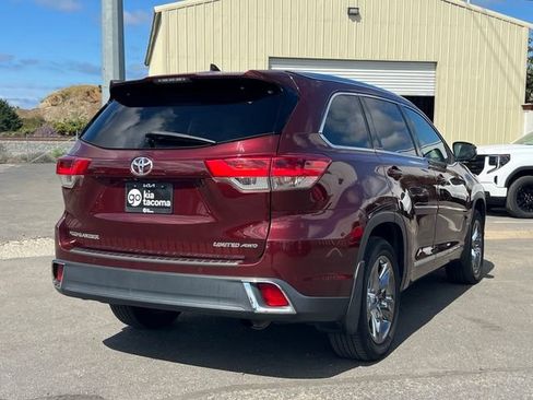 Used 2017 Toyota Highlander Limited Platinum AWD/4WD image 9
