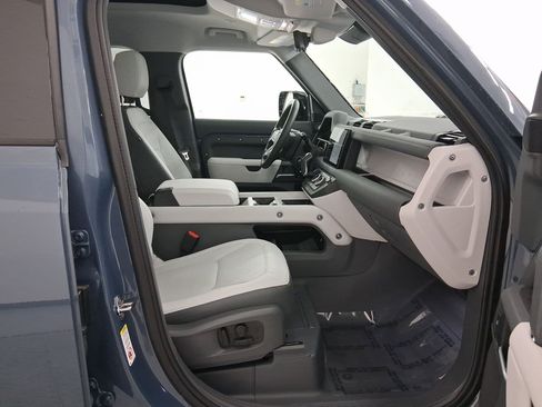 Used 2025 Land Rover Defender 110 S image 32