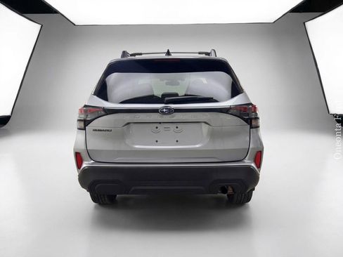 Used 2025 Subaru Forester Premium AWD/4WD image 4
