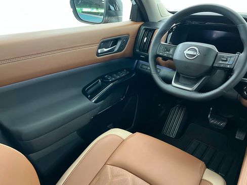 New 2026 Nissan Pathfinder Platinum image 11