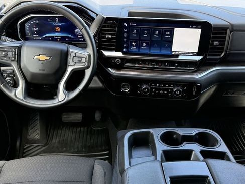 Used 2024 Chevrolet Silverado 1500 LT AWD/4WD image 9