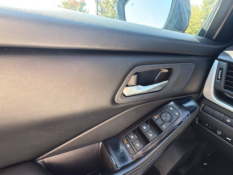 Certified 2025 Nissan Rogue SV FWD image 15