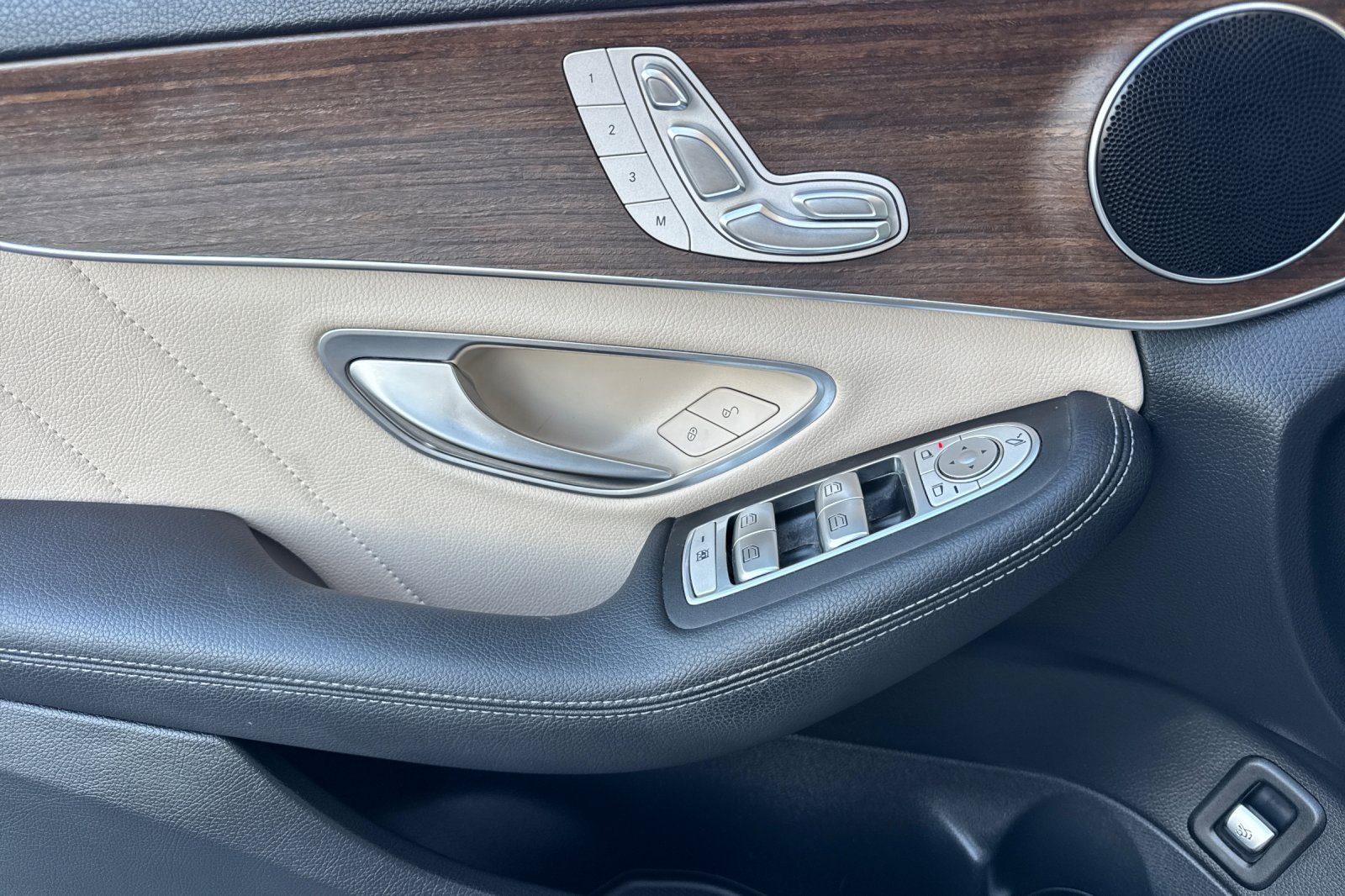 Used 2020 Mercedes-Benz C 300 Sedan image 12