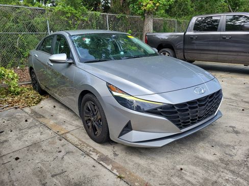 Used 2022 Hyundai Elantra SEL w/ Cargo Package FWD image 4