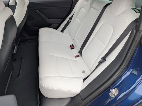 Used 2023 Tesla Model 3 Standard Range image 18