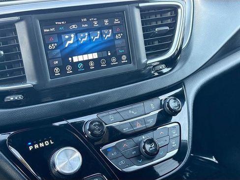 Used 2018 Chrysler Pacifica Touring Plus w/ S Appearance Package FWD image 15