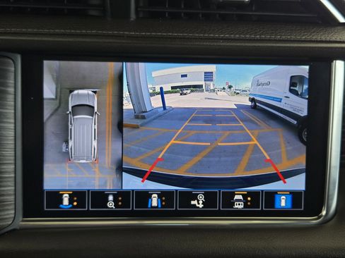 Used 2021 GMC Yukon Denali w/ Advanced Technology Package RWD image 13