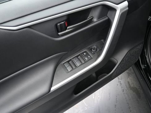 Certified 2025 Toyota RAV4 LE AWD/4WD image 19