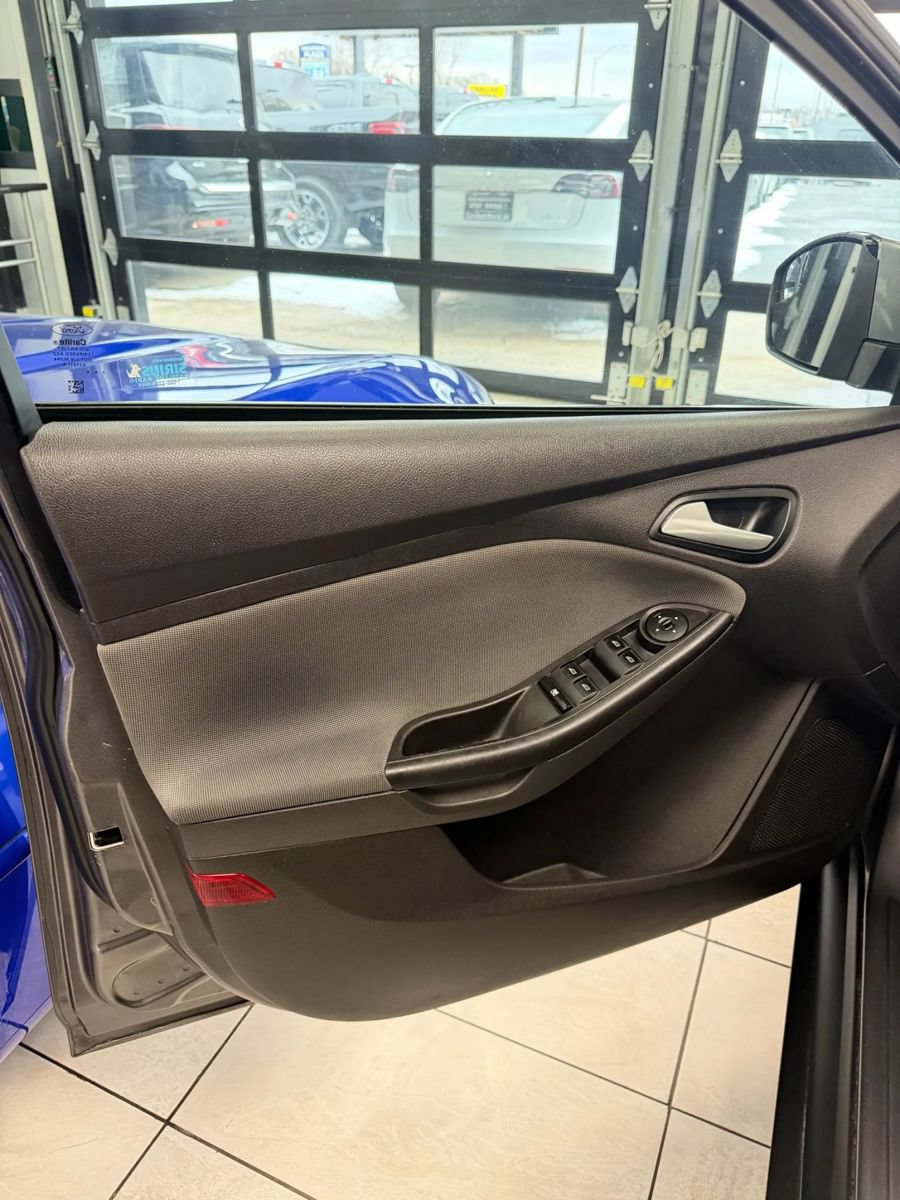 Used 2014 Ford Focus SE w/ SE Winter Package FWD image 13