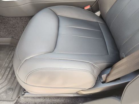 New 2026 Land Rover Range Rover Long Wheelbase SE image 17