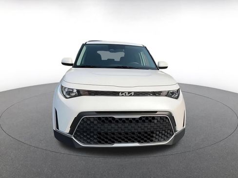Used 2025 Kia Soul LX w/ LX Technology Package FWD image 4