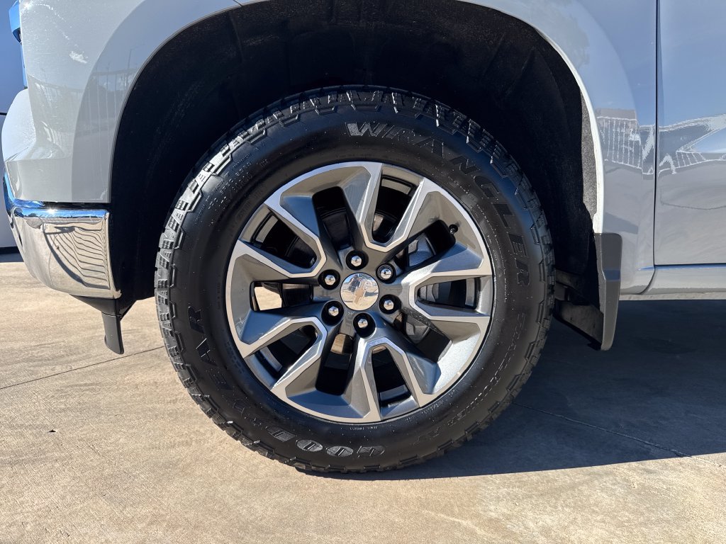 Used 2024 Chevrolet Silverado 1500 LT AWD/4WD image 21