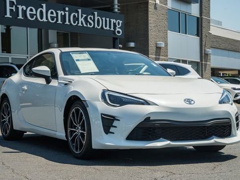 Used 2017 Toyota 86 RWD image 1