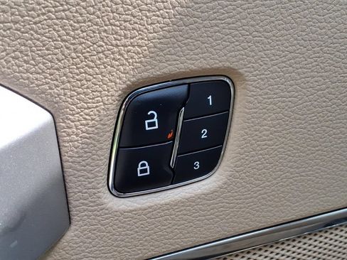 Certified 2020 Ford F150 Lariat w/ FX4 Off-Road Package AWD/4WD image 22