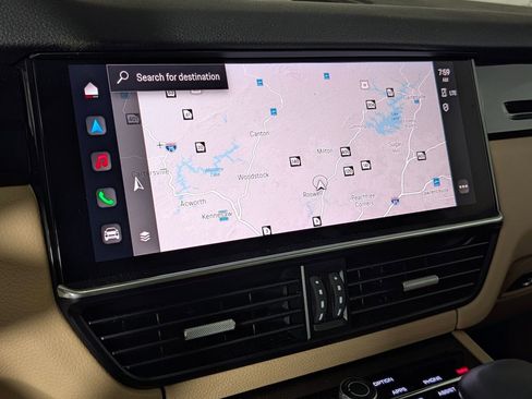 Certified 2023 Porsche Cayenne Platinum Edition image 32