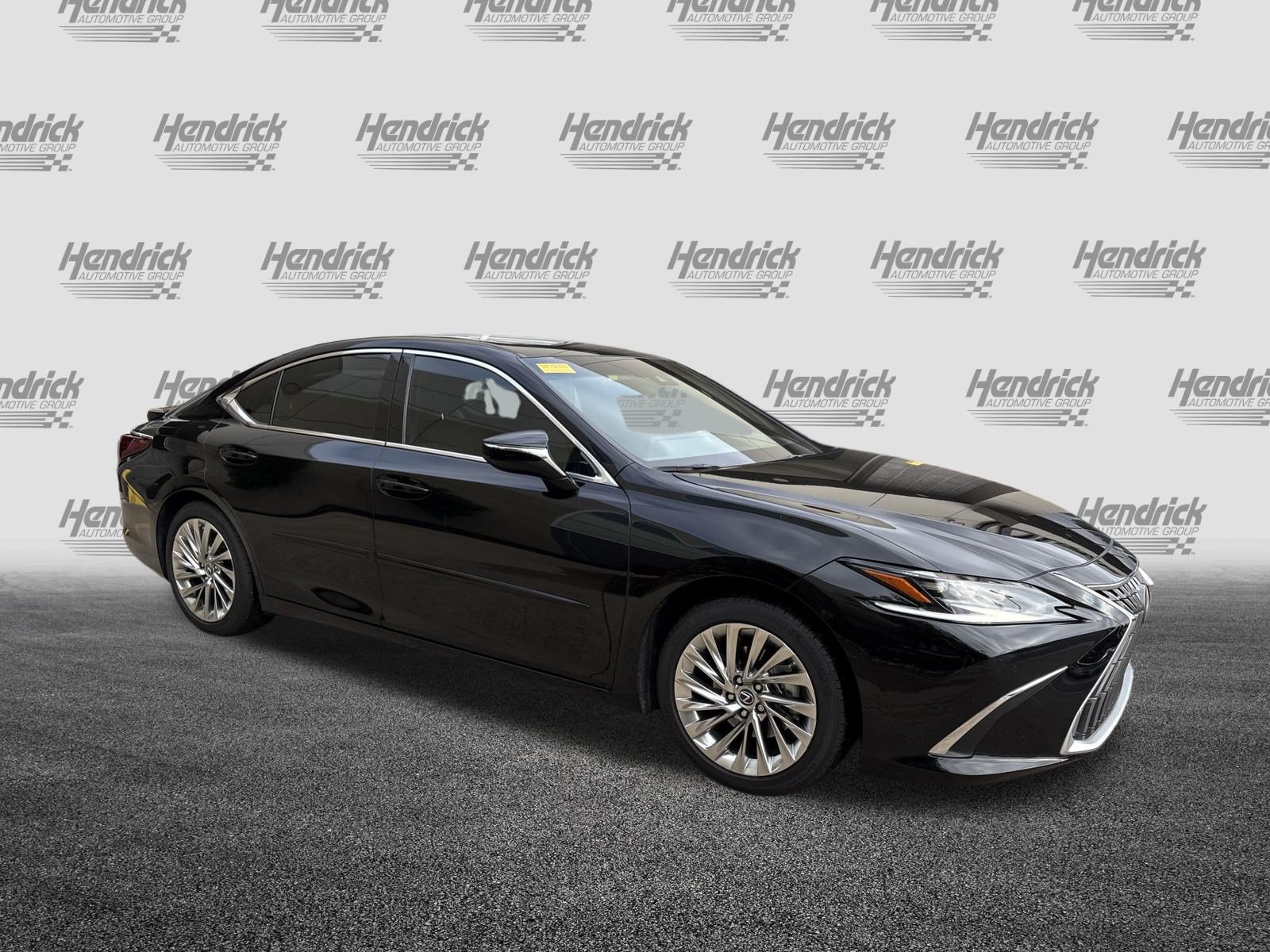 Used 2023 Lexus ES 300h w/ Protection Package (P2) FWD image 2