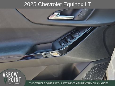 Used 2025 Chevrolet Equinox LT FWD image 21