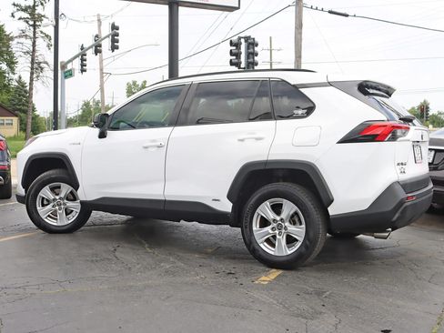 Used 2021 Toyota RAV4 LE AWD/4WD image 10