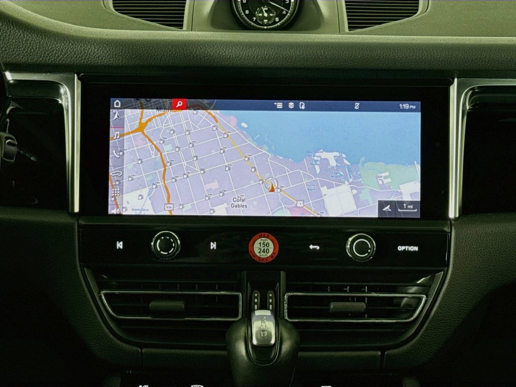 Certified 2024 Porsche Macan AWD/4WD image 15