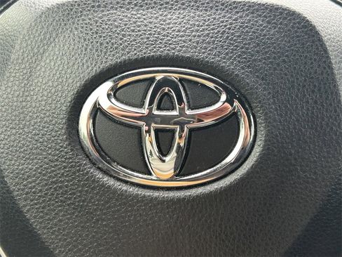 Used 2022 Toyota Corolla SE image 32