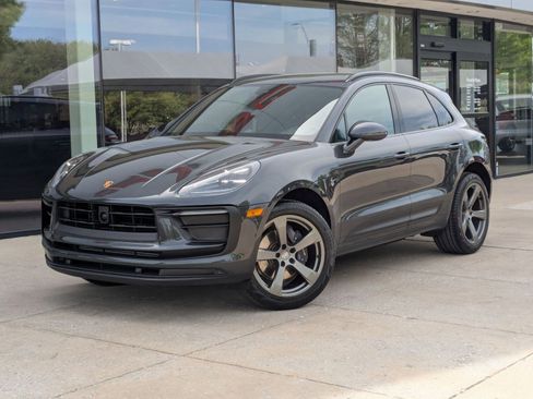Certified 2026 Porsche Macan AWD/4WD image 1