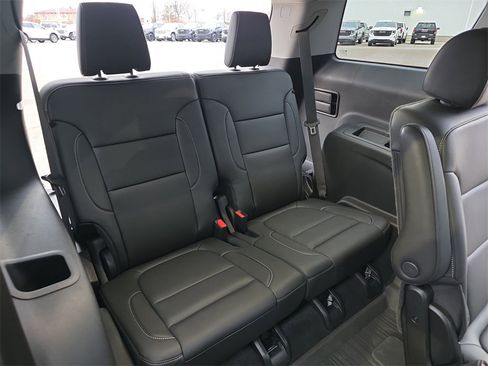 Used 2023 GMC Acadia SLT w/ Preferred Package image 12