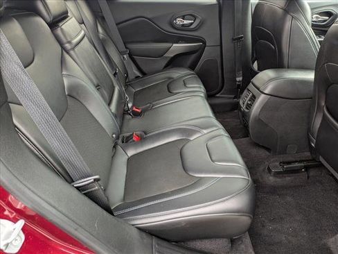 Used 2019 Jeep Cherokee Latitude Plus w/ Cold Weather Group image 18