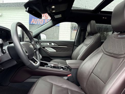Used 2025 Ford Explorer Platinum w/ LUX Leather Package image 17