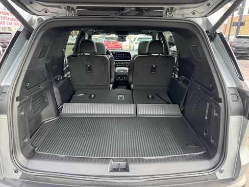 Used 2025 Chevrolet Traverse LT w/ Sun and Wheel Package image 33