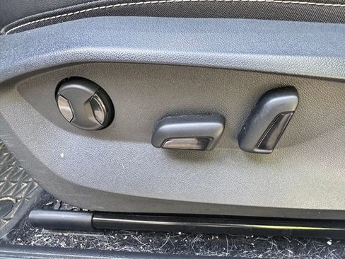 Used 2022 Volkswagen Taos SEL AWD/4WD image 16