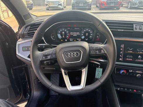 Used 2025 Audi Q3 2.0T Premium w/ Black Optic Sport Package image 21
