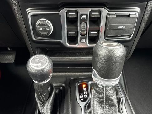 Used 2024 Jeep Wrangler Unlimited Sahara AWD/4WD image 24
