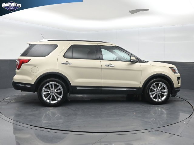 Used 2018 Ford Explorer Limited w/ Equipment Group 301A FWD image 8