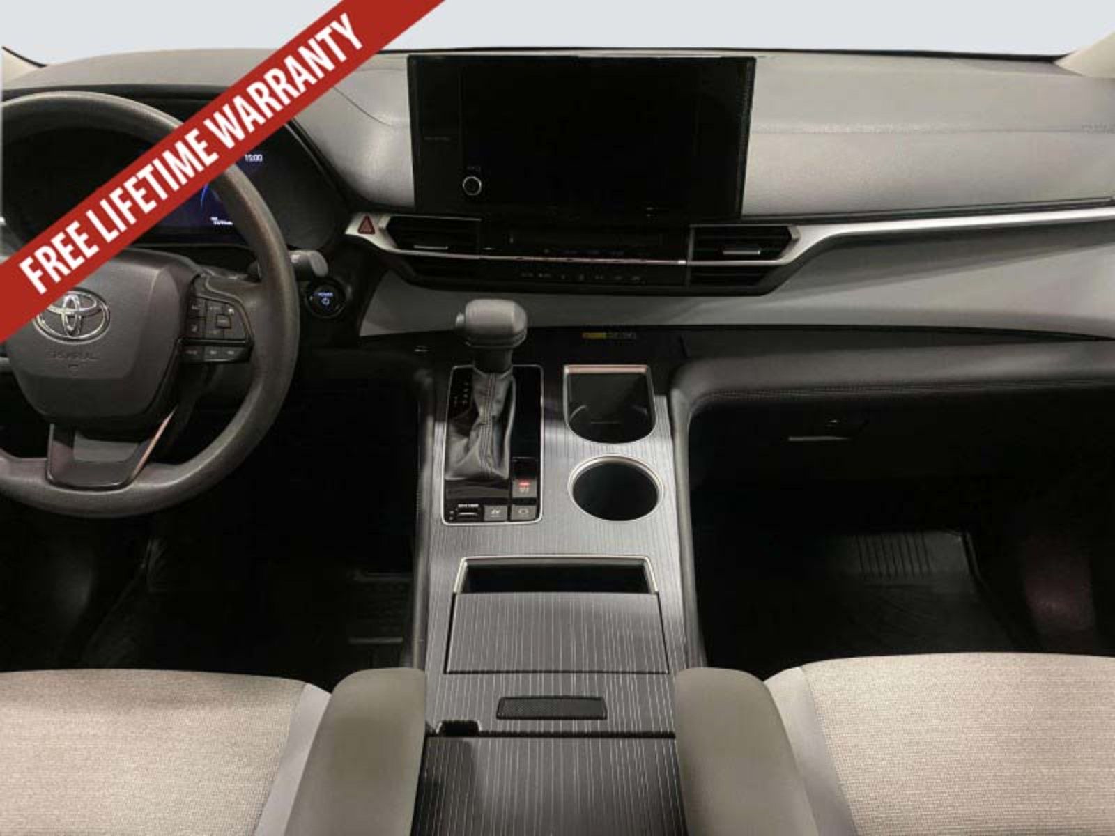 Used 2025 Toyota Sienna LE FWD image 28