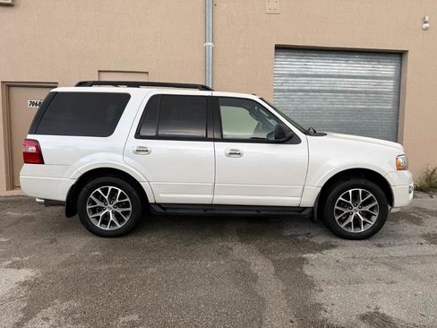 Used 2017 Ford Expedition XLT w/ Equipment Group 202A RWD image 12