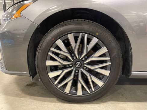 Used 2025 Nissan Altima 2.5 SV AWD/4WD image 30