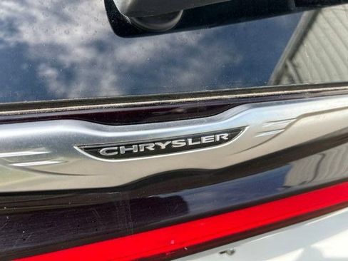 Used 2023 Chrysler Pacifica Touring-L FWD image 60