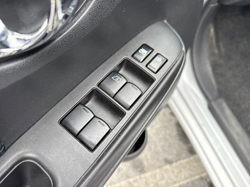 Used 2016 Nissan Versa Note SV image 22