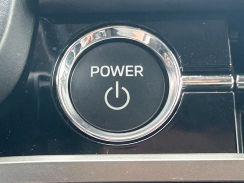 Used 2025 Mitsubishi Outlander 4WD Plug-In Hybrid image 21